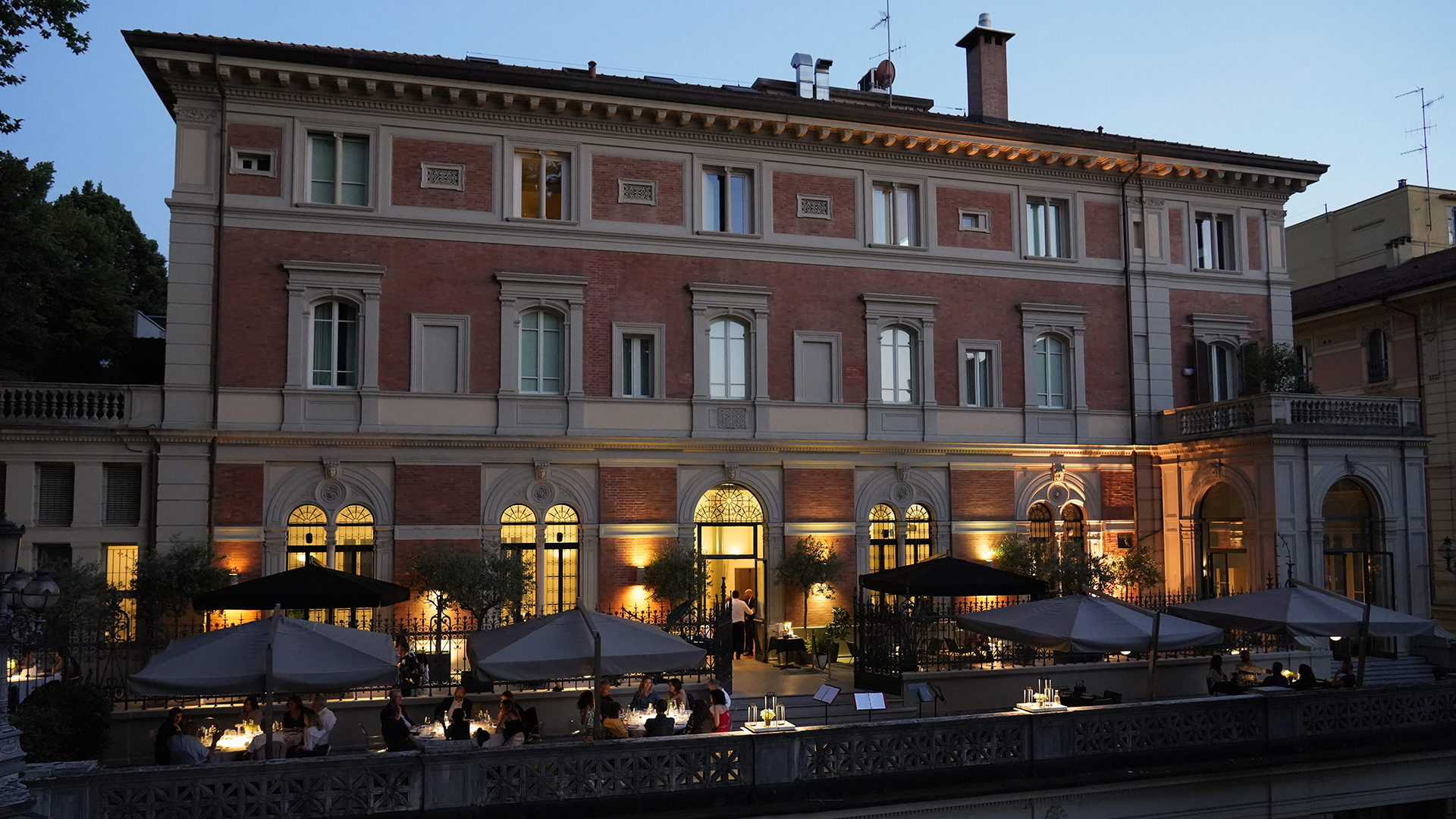 image of hotel i portici in Bologona